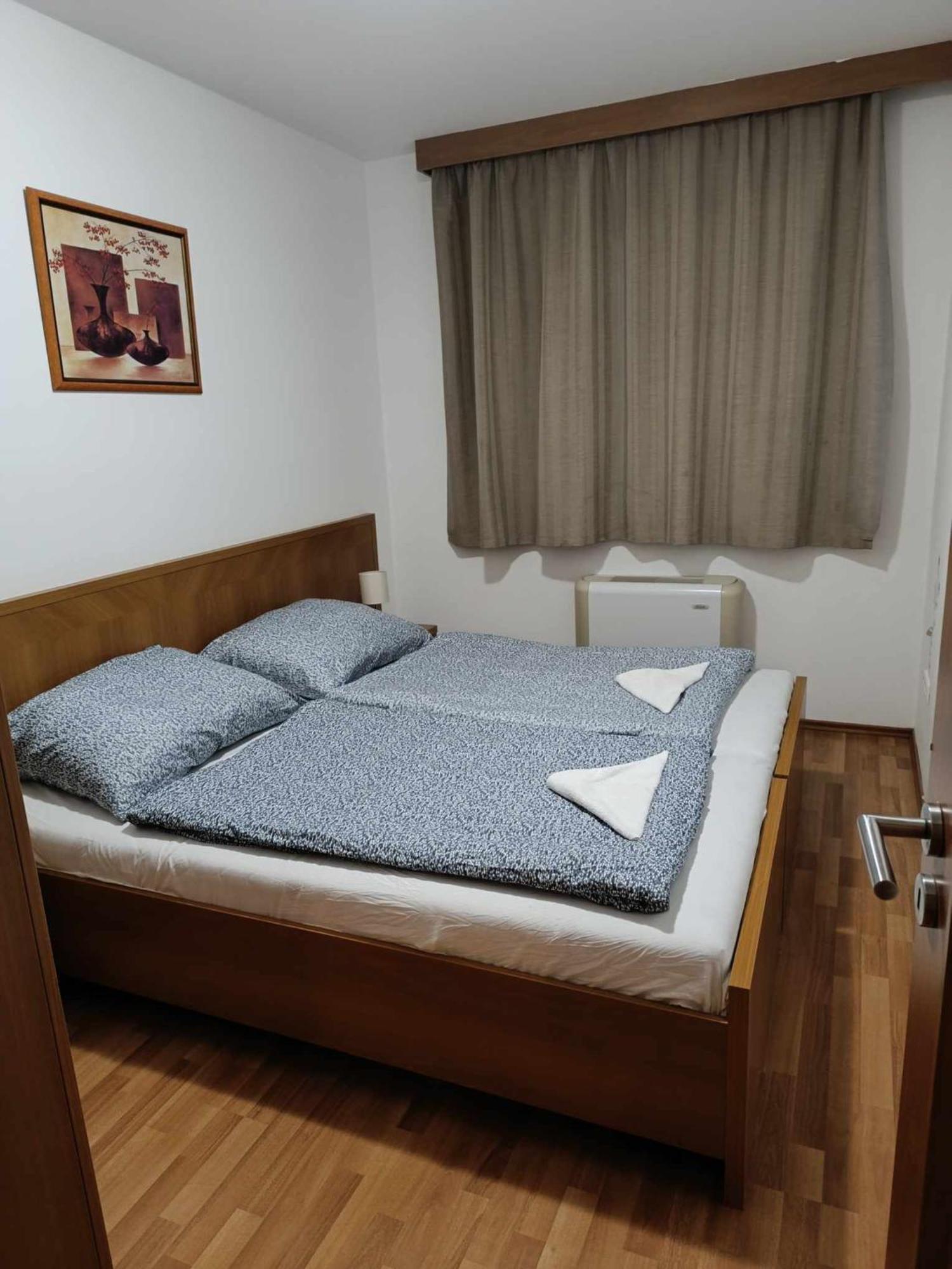 Oazis Wellness Apartman2 Hajduszoboszlo Room photo